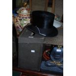 A VINTAGE TOP HAT BY J MORTON & SON, DUNDEE IN FITTED BOX