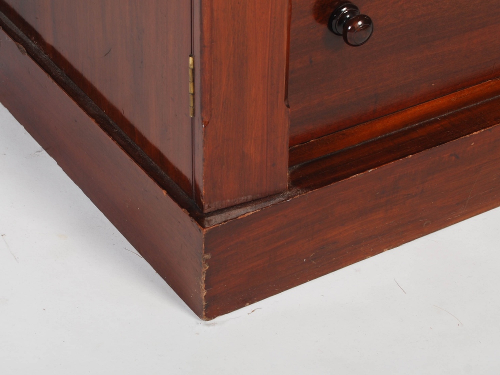 A 19th century mahogany Wellington chest, the rectangular top above seven long graduated drawers - Image 4 of 5