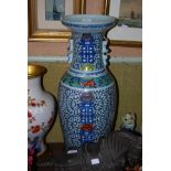 A CHINESE BLUE AND WHITE PORCELAIN VASE WITH COLOURED ENAMEL DECORATION, DECORATED WITH SHOUX