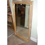 A RECTANGULAR BEVELLED WALL MIRROR IN GILT WOOD FRAME