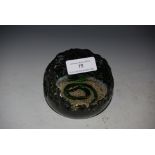 WILLIAM MANSON, A BOULDER FORM PAPERWEIGHT ENCLOSING A GREEN AND YELLOW SERPENT.
