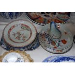 COLLECTION OF CHINESE PORCELAIN TO INCLUDE WUCAI PLATE, THREE ASSORTED IMARI SOUP PLATES, BLUE AND