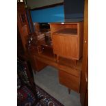 A MID 20TH CENTURY TEAK MIRROR BACK DRESSING TABLE AND SIMILAR BEDSIDE CUPBOARD