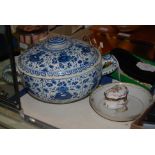 GROUP OF 18TH CENTURY CERAMICS TO INCLUDE A CONTINENTAL BLUE AND WHITE DELFT POTTERY TWIN HANDLED
