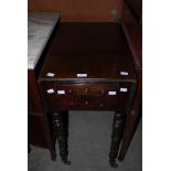 A LATE 19TH / EARLY 20TH CENTURY SMALL MAHOGANY SUTHERLAND TABLE, THE CENTRE WITH A SINGLE LONG