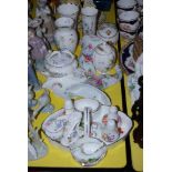 A GROUP OF FLORAL PORCELAIN INCLUDING ROYAL CROWN DERBY DERBY POSEYS, ROYAL WORCESTER AND OTHER