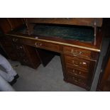 A LATE 19TH / EARLY 20TH CENTURY MAHOGANY AND GILT METAL MOUNTED PEDESTAL DESK WITH GREEN LEATHER