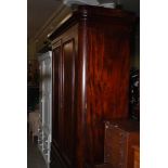 A LATE 19TH / EARLY 20TH CENTURY MAHOGANY TWO DOOR WARDROBE, THE DOORS REVEALING A SINGLE HANGING