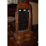 AN EARLY 20TH CENTURY QUEEN ANNE REVIVAL TABLE MIRROR, CIRCA 1920, THE MIRROR WITH PIERCED