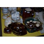 A GROUP OF CROWN DEVON AND CARLTONWARE ITEMS TO INCLUDE ROUGE ROYALE AND CARLTON FRUIT WARE