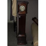 AN EARLY 20TH CENTURY MINIATURE LONGCASE CLOCK / GRANDMOTHER CLOCK WITH A TWIN TRAIN BRASS
