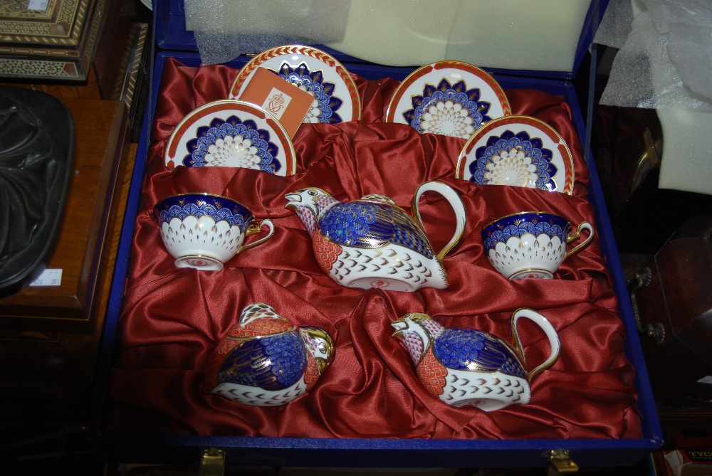 A LARGE BOXED OF ROYAL CROWN DERBY TEA WARE WITH PARTRIDGE SHAPED TEA POT, SUGAR AND CREAM JUG IN