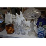 A CUT GLASS TABLE LAMP AND SHADE, A PAIR OF GRADUATED SILEA CLEAR GLASS DECANTERS AND STOPPERS,