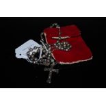 A STERLING SILVER ROSARY BEAD NECKLACE