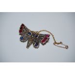 AN EARLY 20TH CENTURY YELLOW AND WHITE METAL SAPPHIRE, RUBY AND DIAMOND SET BUTTERFLY BROOCH