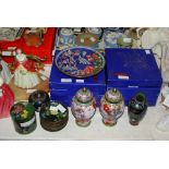 A COLLECTION OF ASSORTED BOXED AND UNBOXED CLOISONNE WARE TO INCLUDE DISHES, JARS, CYLINDRICAL BOX