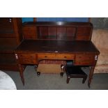 A LATE 19TH / EARLY 20TH CENTURY DESK WITH A PIGEON HOLE AND DRAWERED GALLERY WITH THREE SHORT