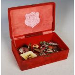 Red velvet lined jewellery box containing collection of assorted jewellery, to include a yellow