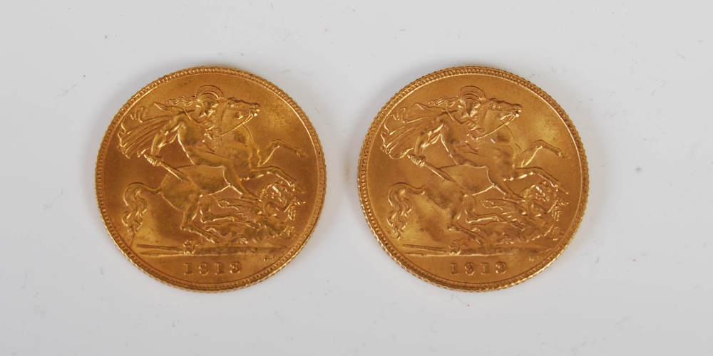 Two George V gold half Sovereigns both dated 1913, (2).