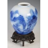 Japanese blue and white porcelain Fukagawa vase, late 19th/ early 20th century, decorated with