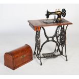 Singer sewing machine and table, with wooden cover, the black lacquered sewing machine with gold