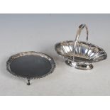 An Edwardian silver basket, London, 1905, makers mark of T.B, oval shaped with swing handle,