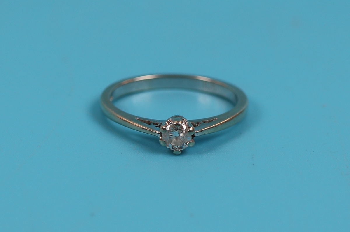 White gold ¼ct diamond solitaire ring