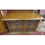 Small oak chest of 2 drawers