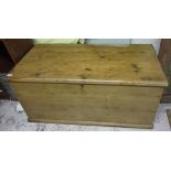 Large pine trunk with key - Approx W: 126cm D: 62cm H: 58cm