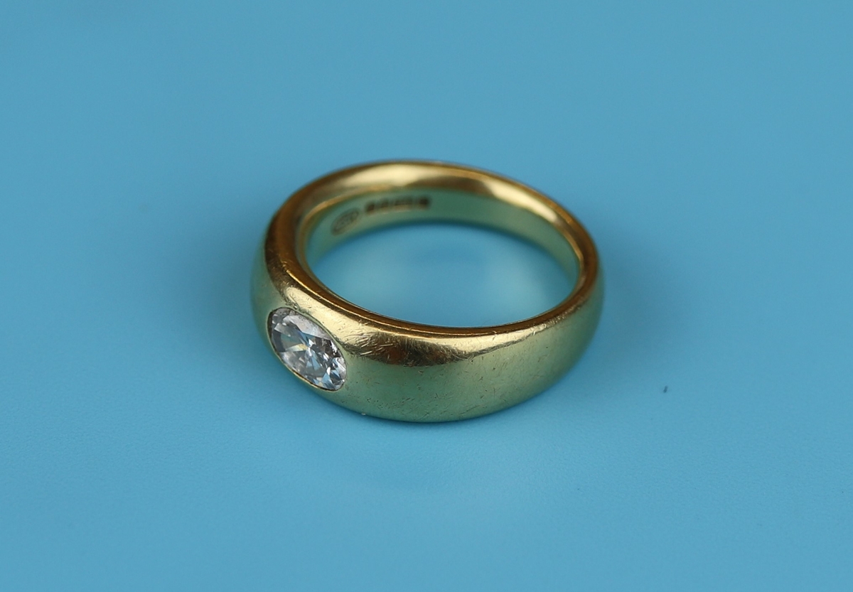 Heavy 18ct gold solitaire diamond ring (size L) - Image 4 of 6