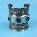 Silver cuff bracelet set with Lapis Lazuli