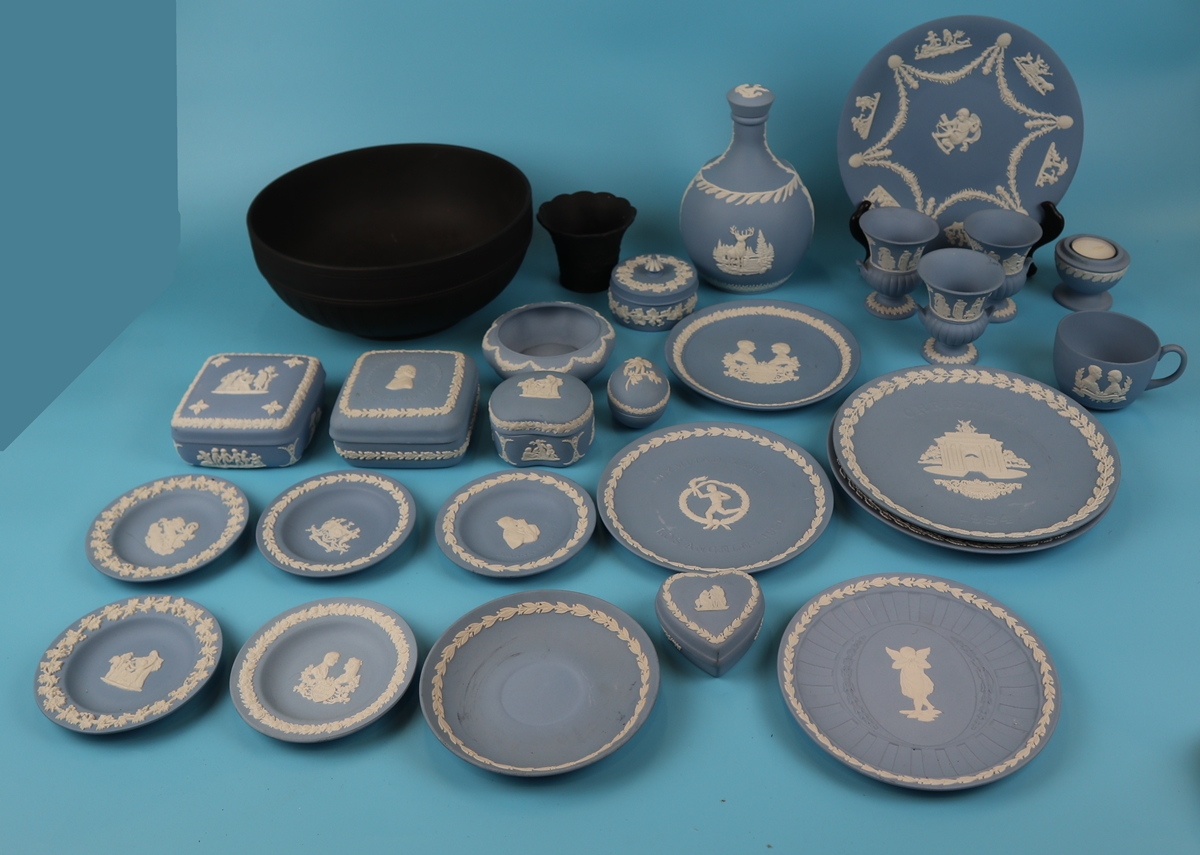 Large collection of Wedgwood Jasperware & 2 black pieces