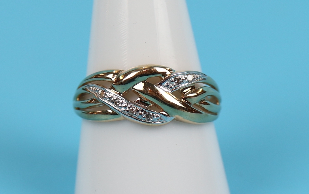 Gold diamond set ring