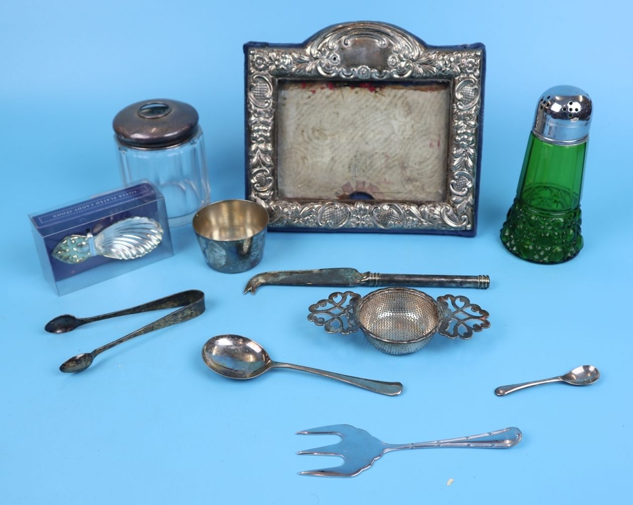 Antiques, Furniture, Jewellery & Collectables