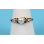 Gold pearl & diamond ring