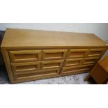 Oak chest of drawers - Approx: W: 163 D: 46 H: 77