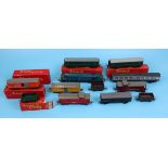Collection of OO gauge trains & carriages - Mostly boxed