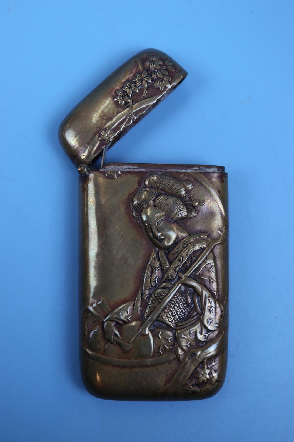 A brass novelty vesta case embossed with the figure of a Japanese Geisha and bamboo on the other - Image 3 of 5