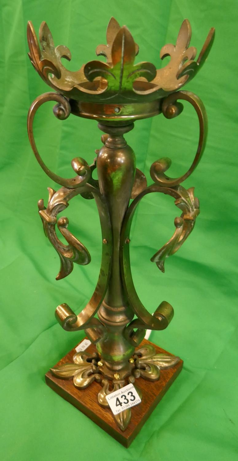 Heavy brass ornate table lamp - Approx H: 44cm - Image 2 of 2