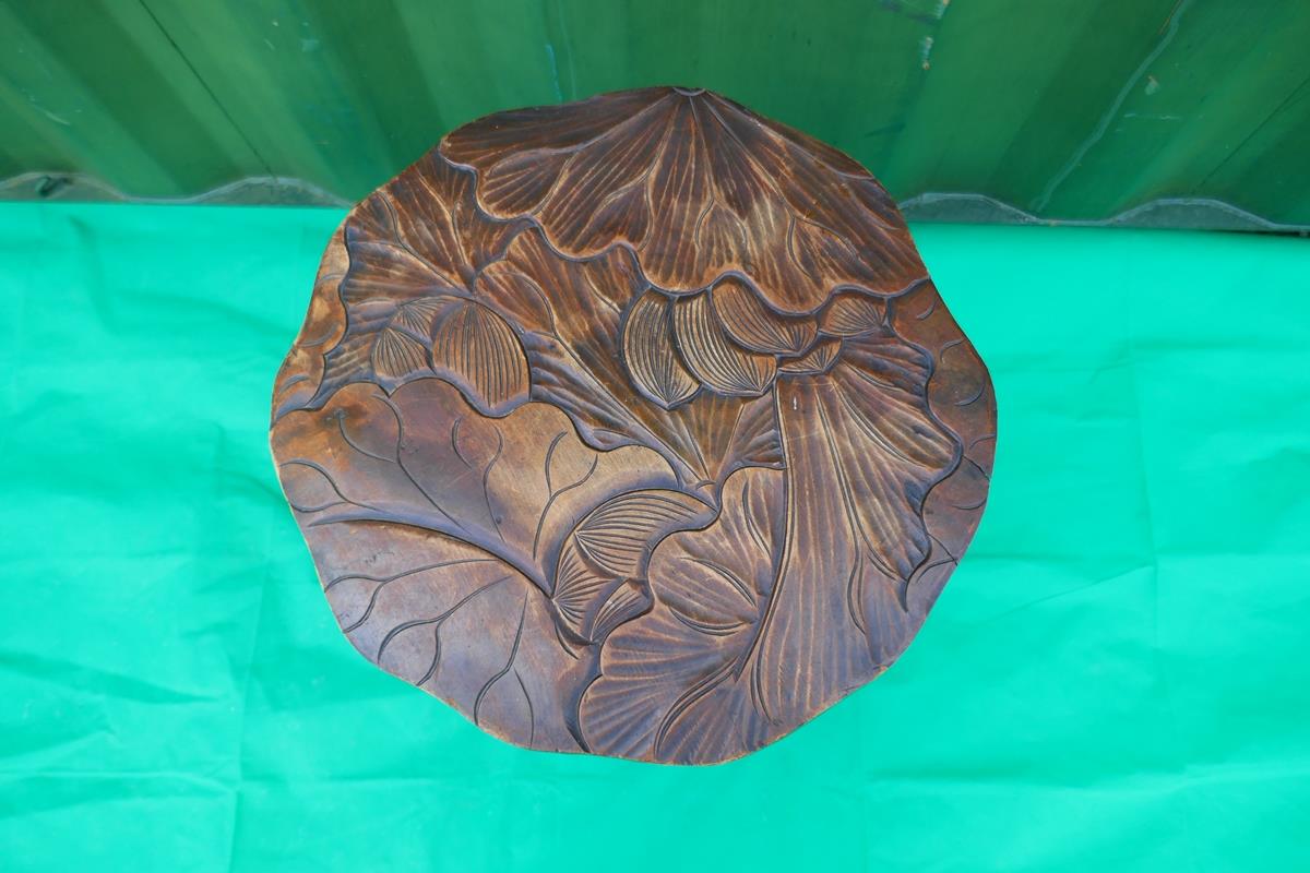 Carved occasional table - Approx H: 71.5cm - Bild 3 aus 3