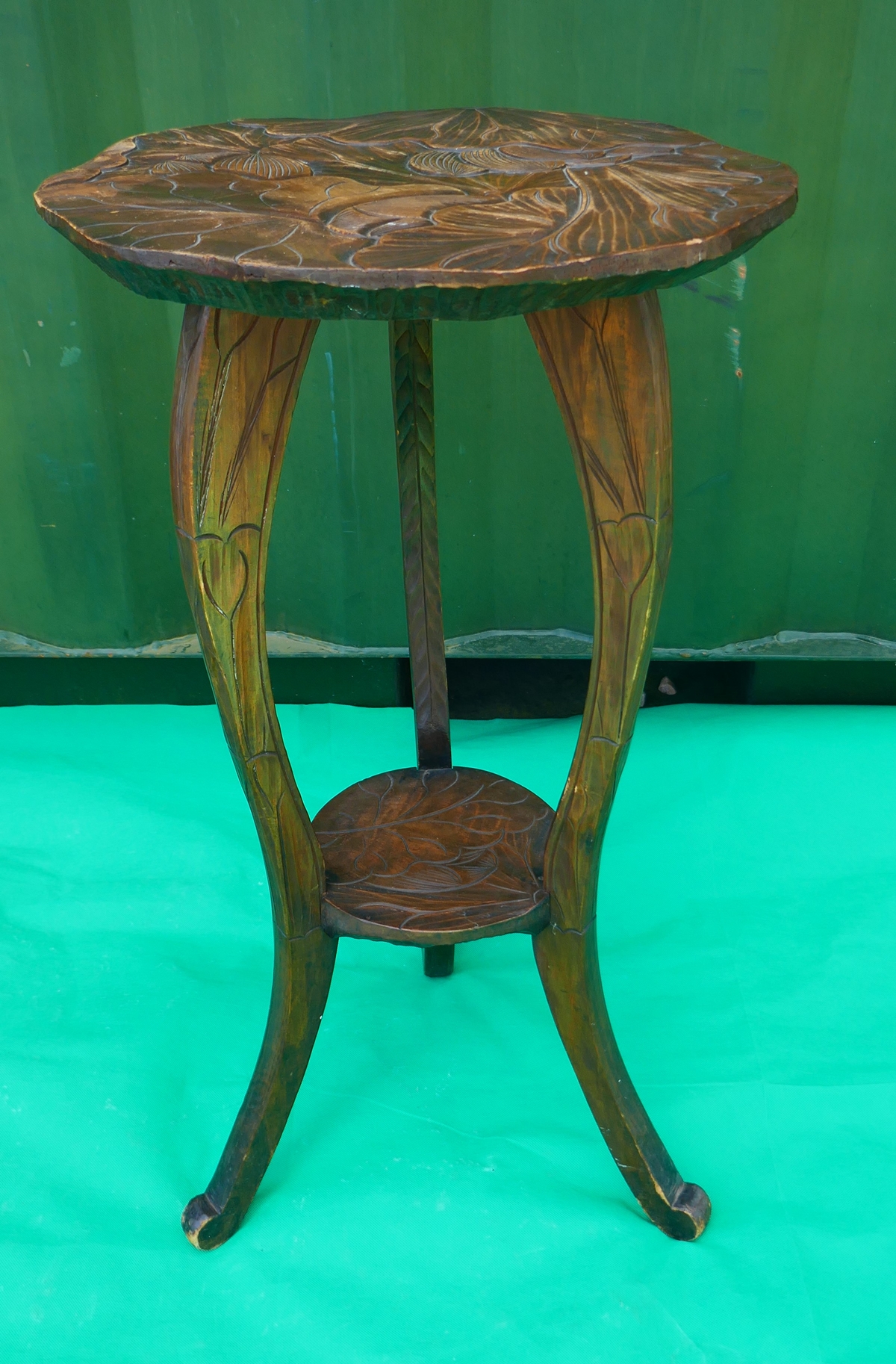 Carved occasional table - Approx H: 71.5cm