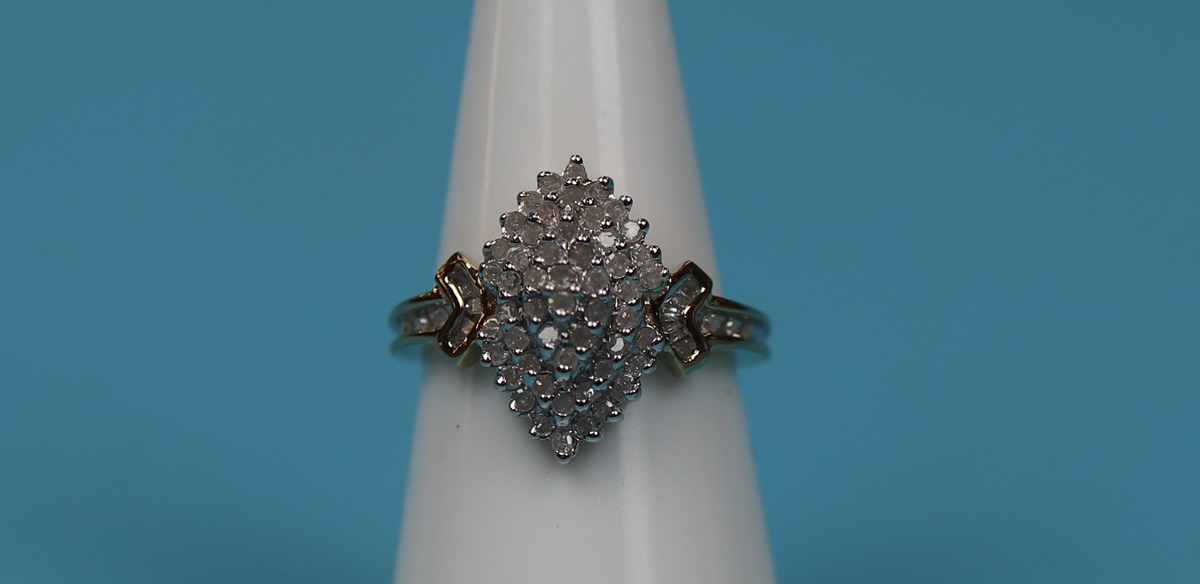 Gold diamond cluster ring