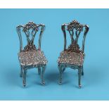 Pair of small hallmarked silver chairs - H: 5.5cm