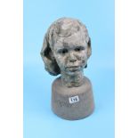 Head sculpture - Approx H: 41cm