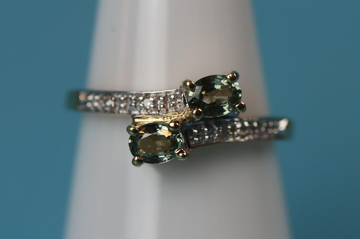 Gold peridot & diamond ring