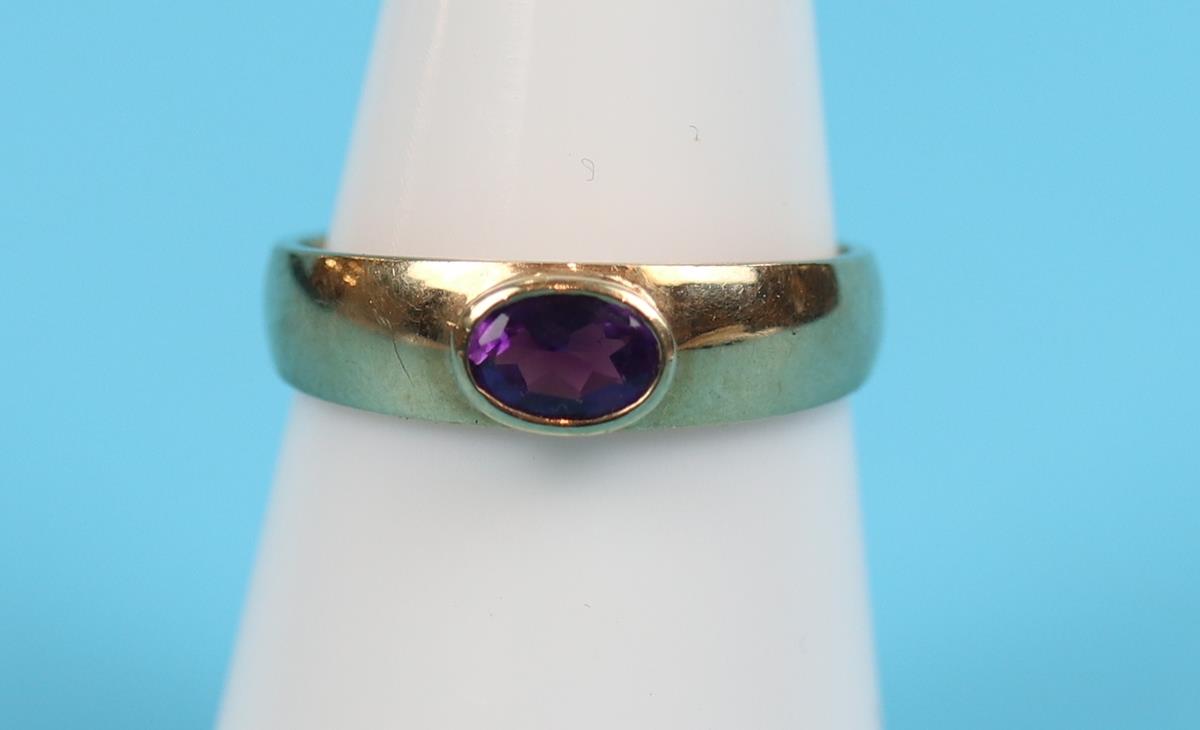 Gold amethyst set ring