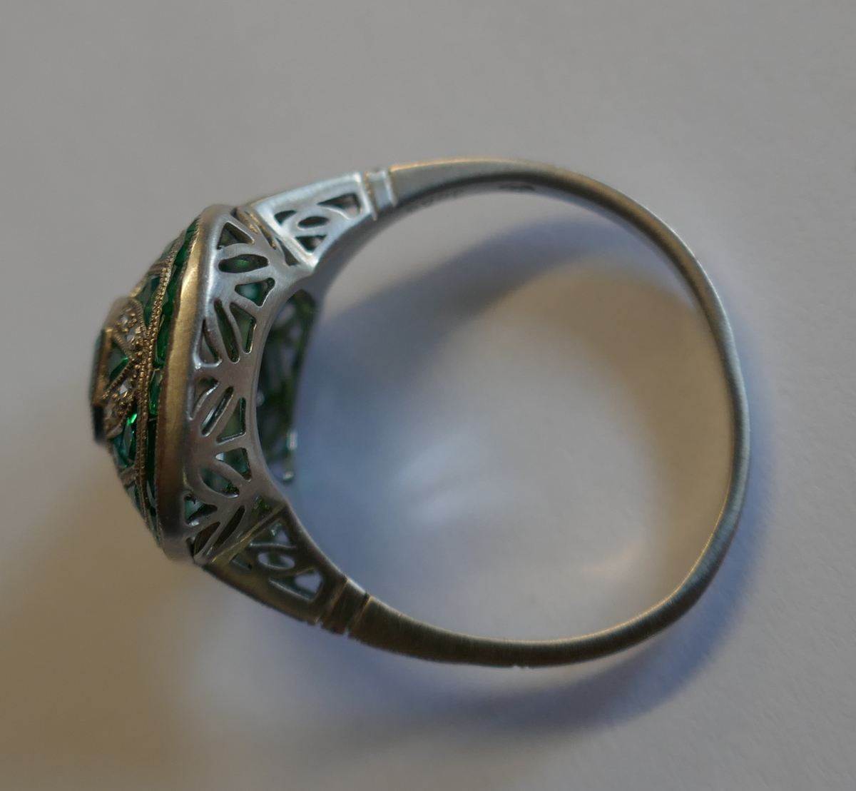 Platinum emerald and diamond Art Deco style ring - Image 9 of 9