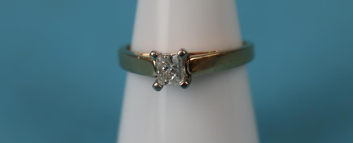 14ct gold .41ct princess cut diamond solitaire ring