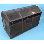 Small antique leather trunk - Approx W: 50cm D: 25cm H: 31cm