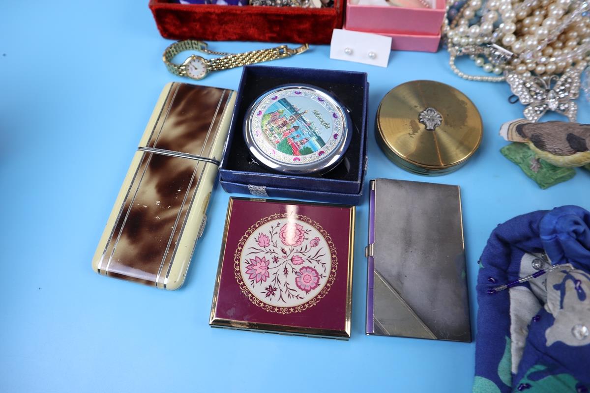 Collectables to include costume jewellery and powder boxes - Image 4 of 8